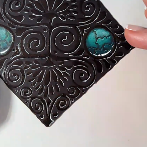 Zentangle con Rotulador Gely Roll Glaze sobre Tesela Negra y Turquesa